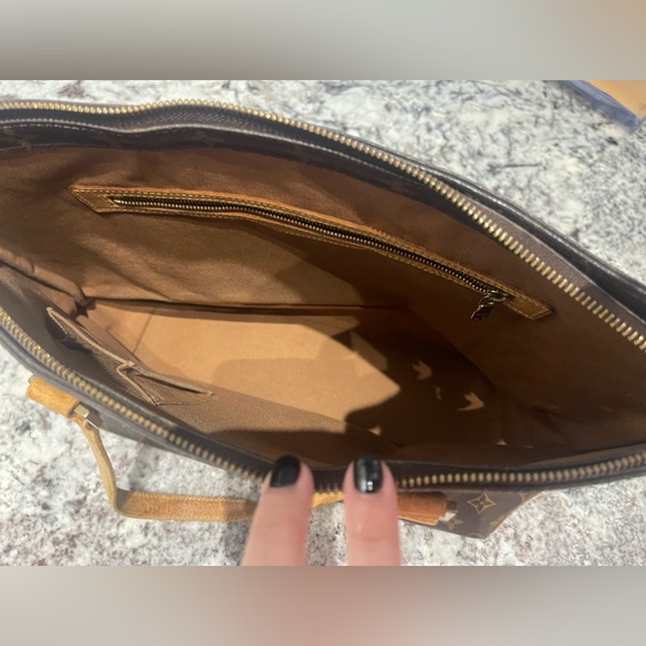 LOUIS VUITTON Mezzo Tote Monogram Shoulder Bag - Picture 8 of 13